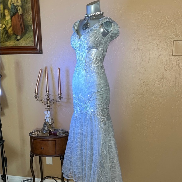 Andrea And Leo Couture Silver Lace Evening Gown.SZ 4